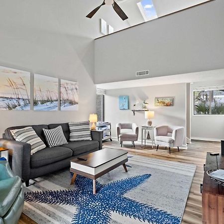 Coastal Oasis With Pool - Walk To Coligny Beach Park Hilton Head Island Exteriör bild